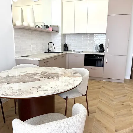 Aparts Care Ku Morzu 49 Wschodni Z Porannym Sloncem Parking דירה