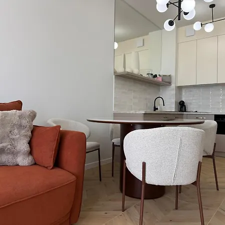 Aparts Care Ku Morzu 49 Wschodni Z Porannym Sloncem Parking * סיאנוז'טי