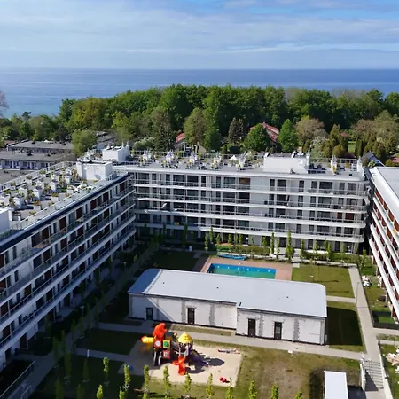 Aparts Care Ku Morzu 49 Wschodni Z Porannym Sloncem Parking